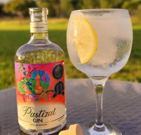 cropped-3549acd2-db92-4692-b293-4af5e4b797ca.jpg Gin