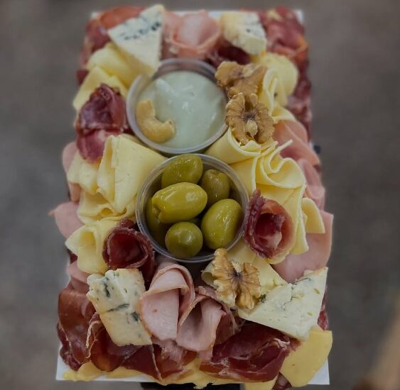 Quesos fiambres bebidas